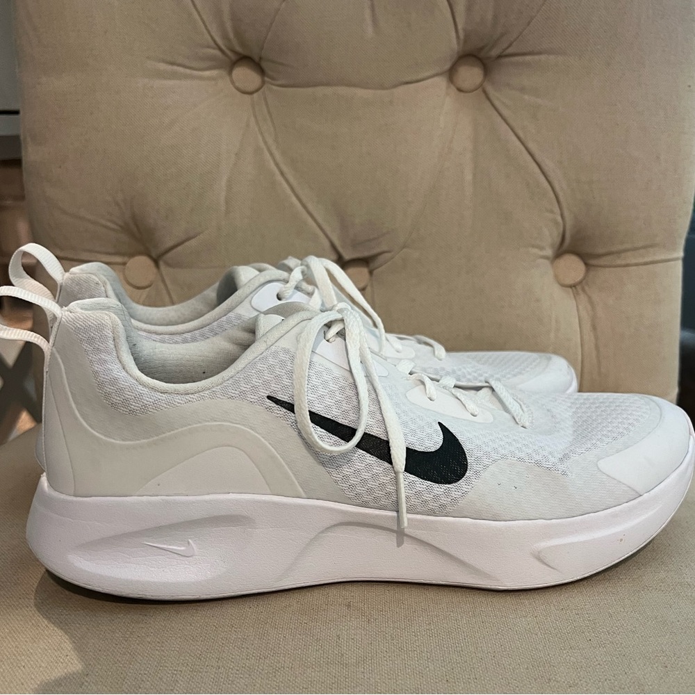 Nike Women’s Wearallday whiteblack